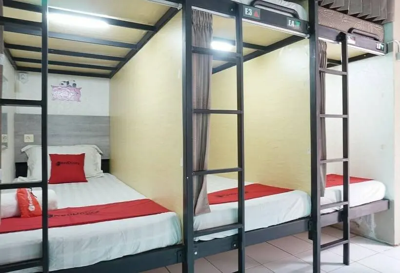 ルームシェアのワンベッド, Reddoorz Hostel @ Borobudur Street