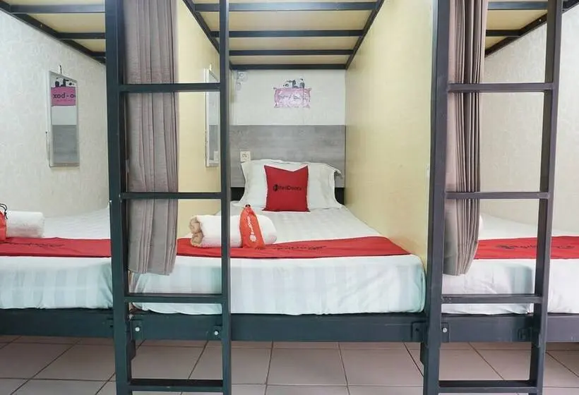 ルームシェアのワンベッド, Reddoorz Hostel @ Borobudur Street