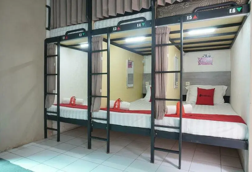 ルームシェアのワンベッド, Reddoorz Hostel @ Borobudur Street