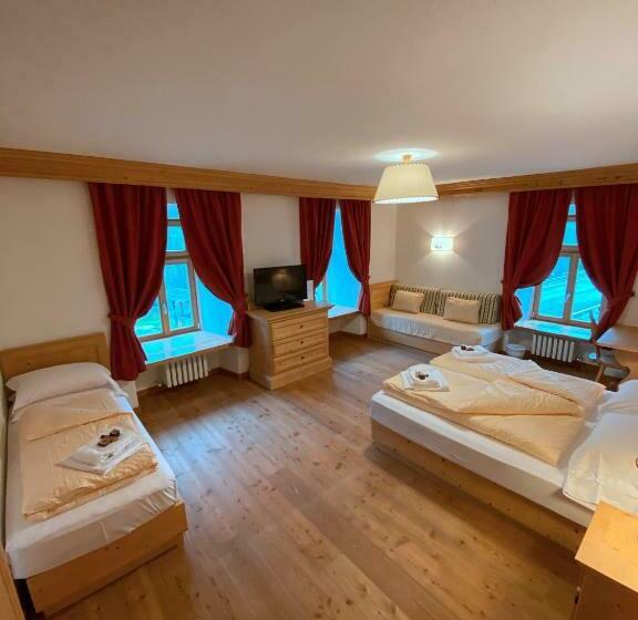 غرفة ديلوكس رباعية, Ristorante Rifugio Ospitale