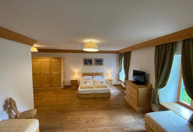 غرفة ديلوكس رباعية, Ristorante Rifugio Ospitale