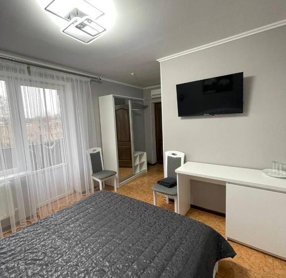 スタンダードルーム, золотий лев