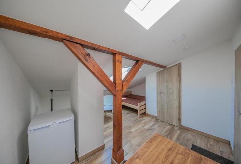 חדר סטנדרט לשלושה עם נוף לגינה, Na Rybníčku Bohutín