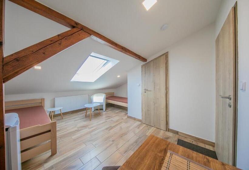 חדר סטנדרט לשלושה עם נוף לגינה, Na Rybníčku Bohutín