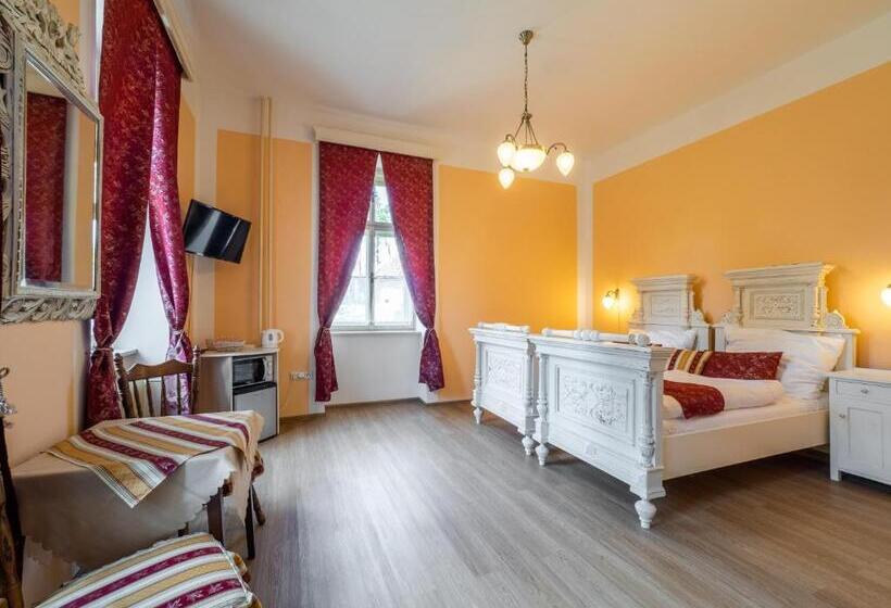 غرفة قياسية, Zámeček Waldsteinovo Zátiší