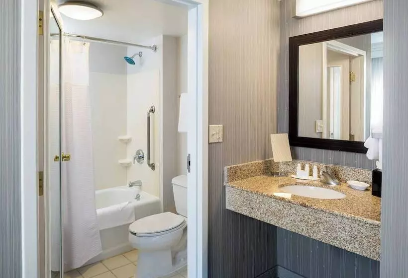 مجموعه ویستا شهر, Courtyard Providence Downtown