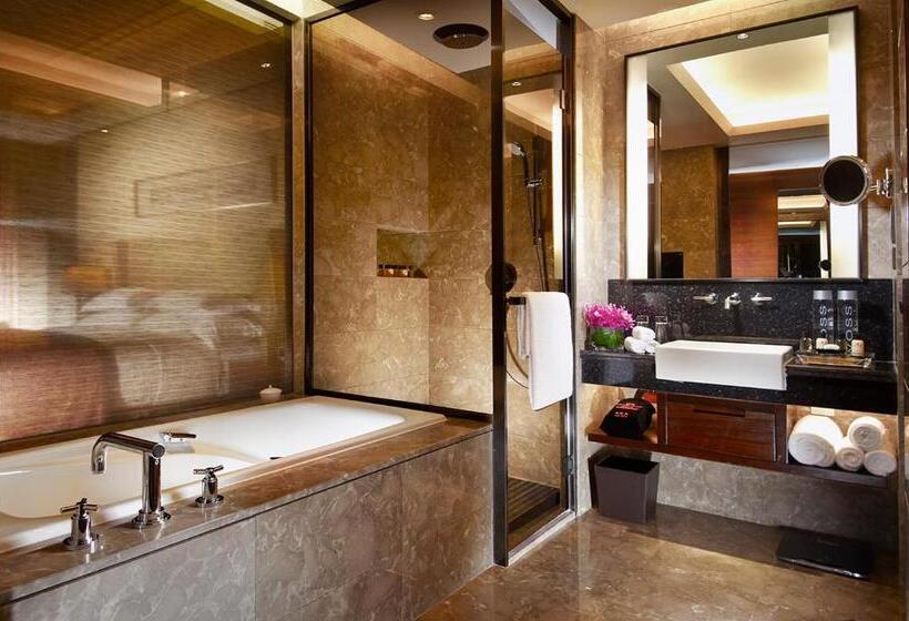 带2个双人床的标准工作室, Crowne Plaza Huizhou, An Ihg