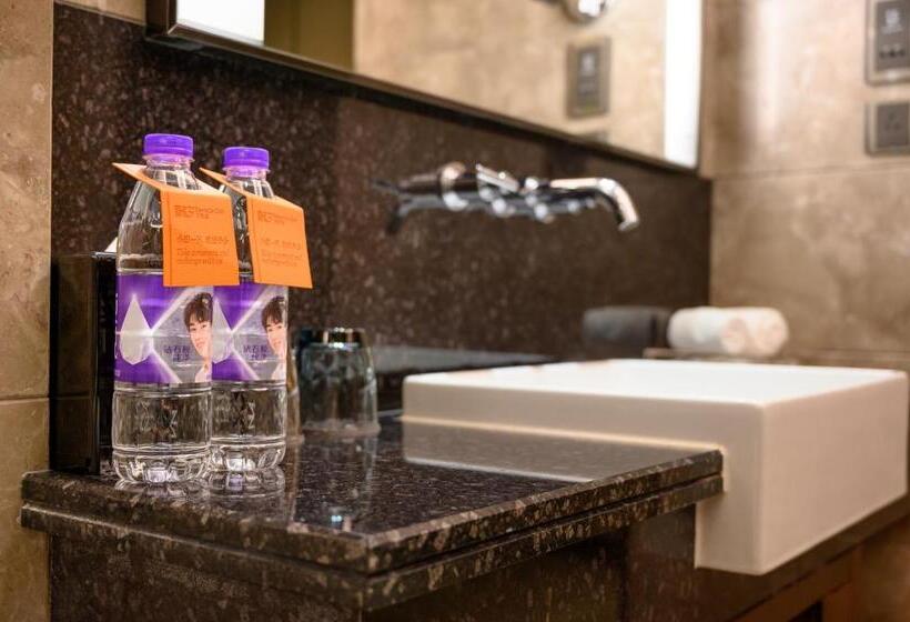 带2个双人床的标准工作室, Crowne Plaza Huizhou, An Ihg