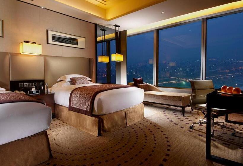 带2个双人床的标准工作室, Crowne Plaza Huizhou, An Ihg