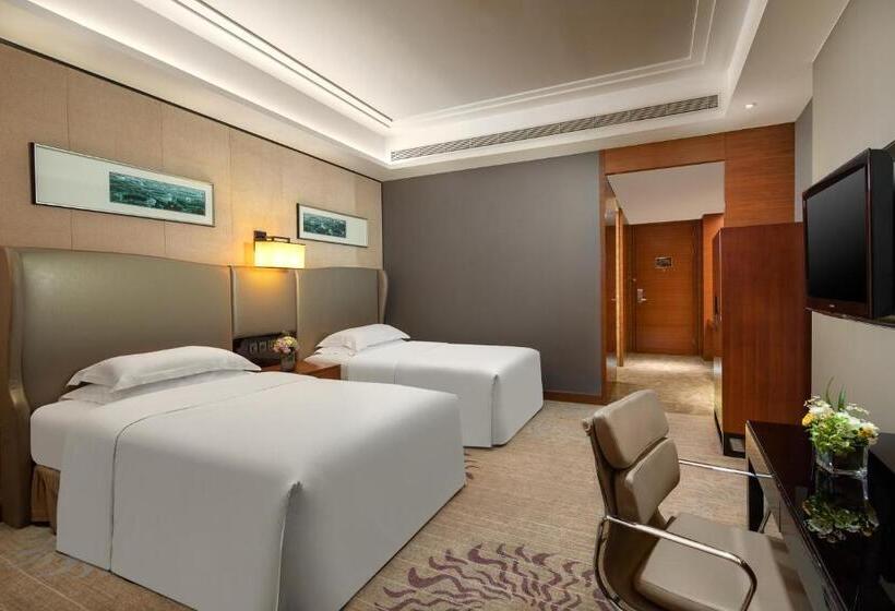 带2个双人床的标准工作室, Crowne Plaza Huizhou, An Ihg