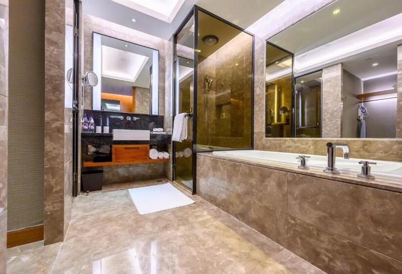 适合残疾人士使用的带超级大床的标准间, Crowne Plaza Huizhou, An Ihg