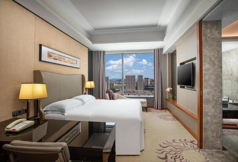 适合残疾人士使用的带超级大床的标准间, Crowne Plaza Huizhou, An Ihg