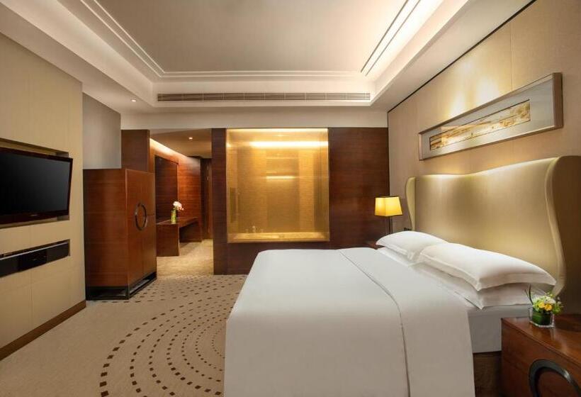 带大床的标准间, Crowne Plaza Huizhou, An Ihg