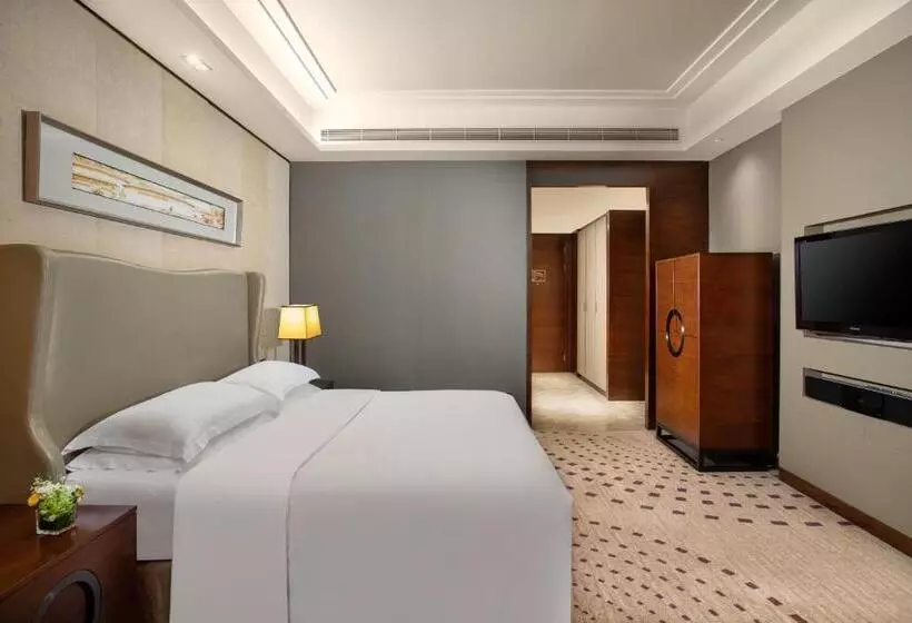 キングサイズベッドのスタンダードルーム, Crowne Plaza Huizhou, An Ihg
