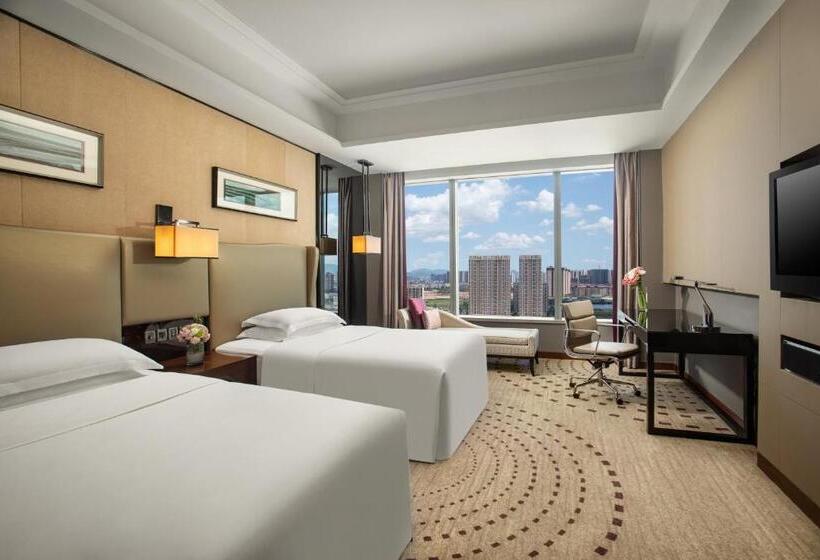 带2个双人床的标准工作室, Crowne Plaza Huizhou, An Ihg