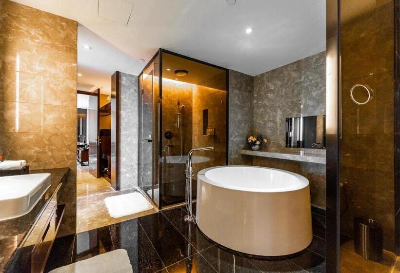 带大床的标准间, Crowne Plaza Huizhou, An Ihg