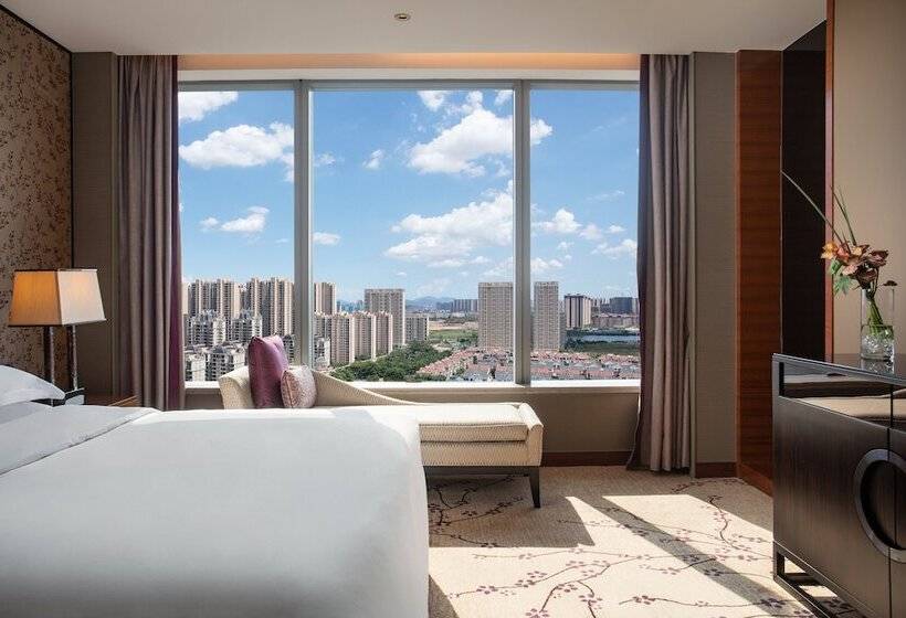 带2个双人床的标准工作室, Crowne Plaza Huizhou, An Ihg