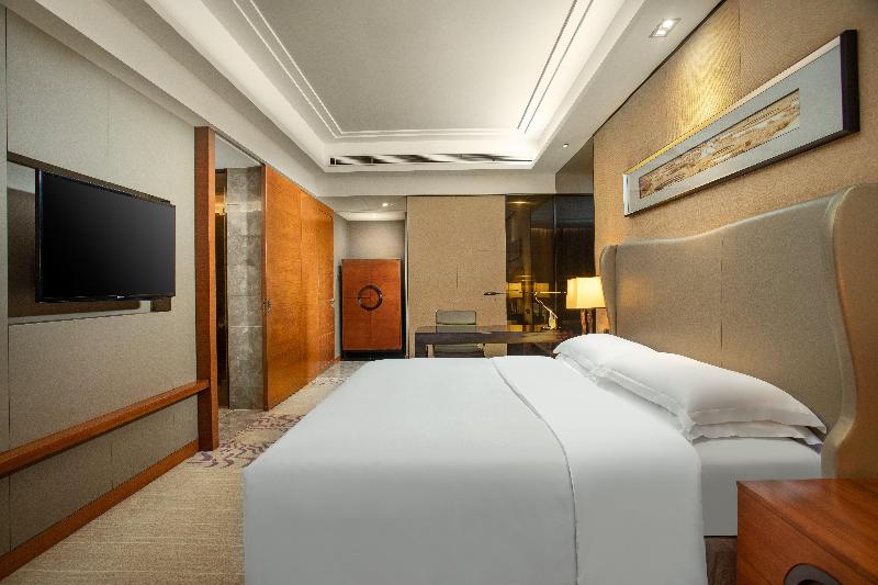 适合残疾人士使用的带超级大床的标准间, Crowne Plaza Huizhou, An Ihg