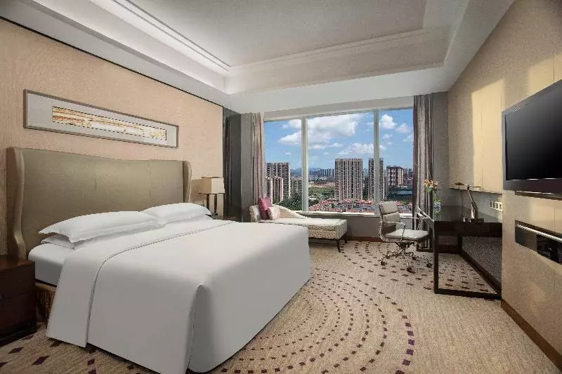 キングサイズベッドのスタンダードルーム, Crowne Plaza Huizhou, An Ihg
