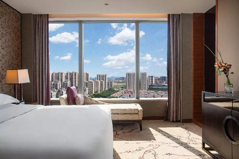 キングサイズベッドのスタンダードルーム, Crowne Plaza Huizhou, An Ihg