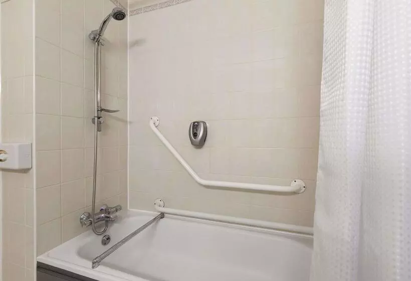 ２ダブルベッドのスタンダードルーム, Days Inn Maidstone