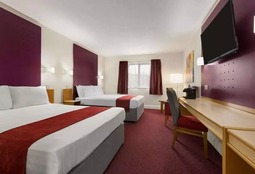 ２ダブルベッドのスタンダードルーム, Days Inn Maidstone