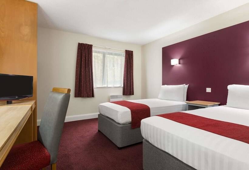 غرفه قياسيه سريرين مزدوجين, Days Inn Maidstone