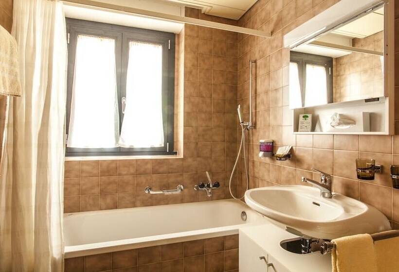 غرفة قياسية مطلّة علي البحيرة, Geranio Au Lac