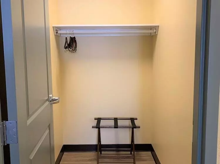 سوییت لوکس, Hilton Garden Inn Albany Medical Center