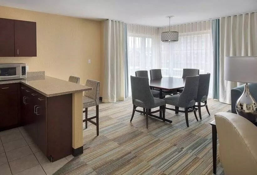سوییت لوکس, Hilton Garden Inn Albany Medical Center