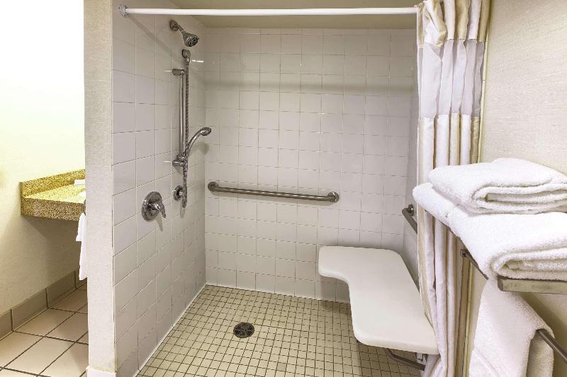 带大床的标准间, Hilton Garden Inn Kent Island Marina