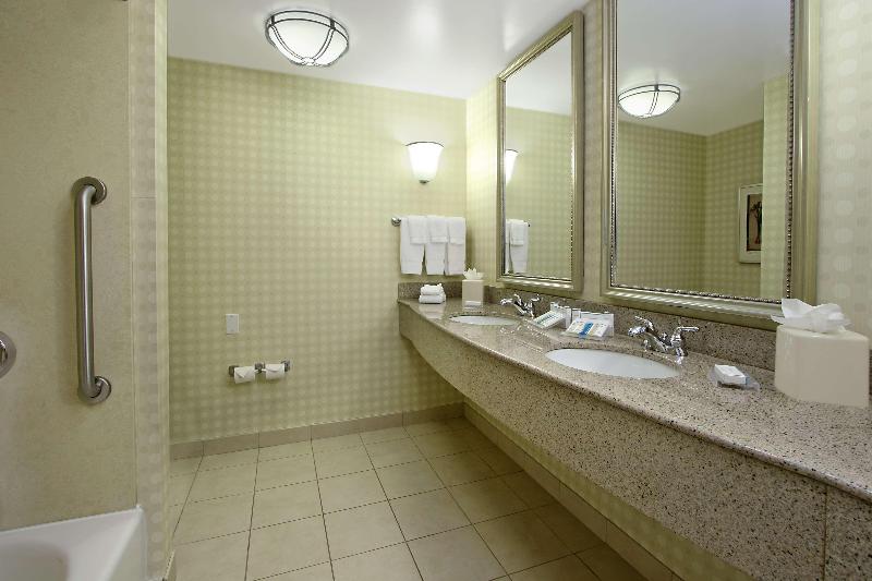 Номер Deluxe Кровать Кинг, Hilton Garden Inn Sonoma County Airport