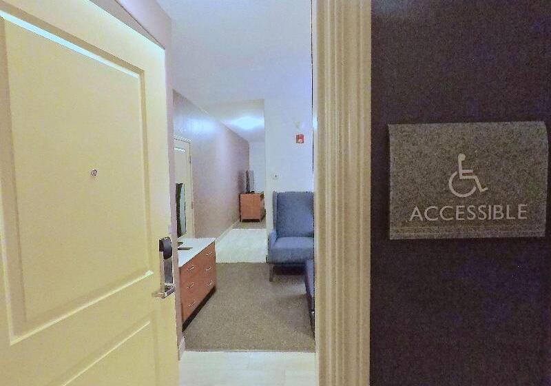 מיטת קינג בסוויטה, Hilton Garden Inn Des Moines West