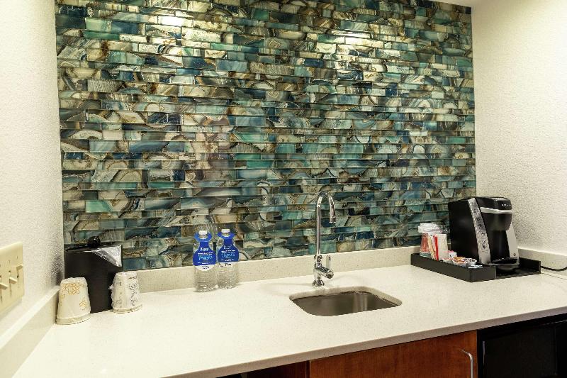 מיטת קינג בסוויטה, Hilton Garden Inn Des Moines West