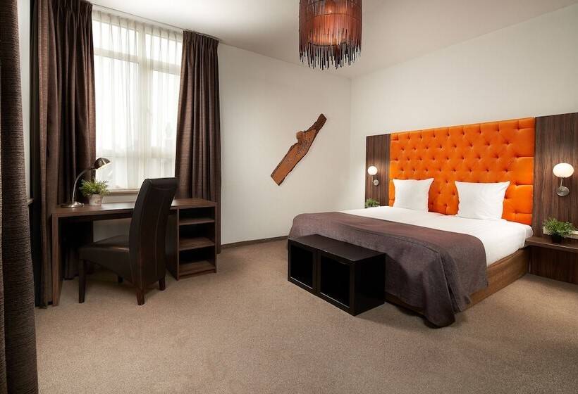 Номер Комфорт, La Reine