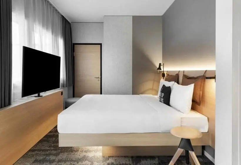 اتاق استاندارد با بالکن, Moxy Zurich