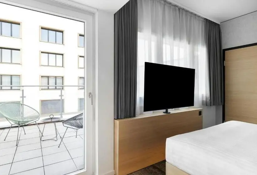 اتاق استاندارد با بالکن, Moxy Zurich
