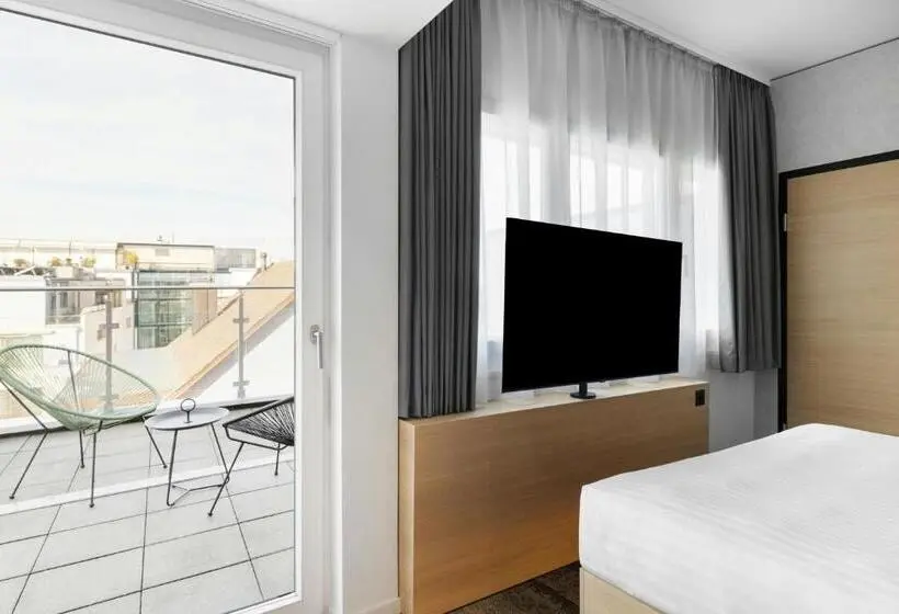 اتاق استاندارد با بالکن, Moxy Zurich