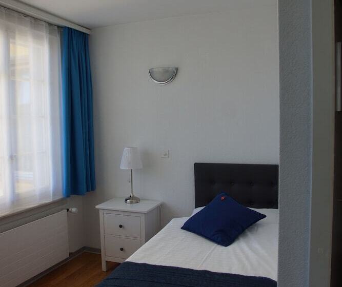 חדר סטנדרט לשלושה, Murten