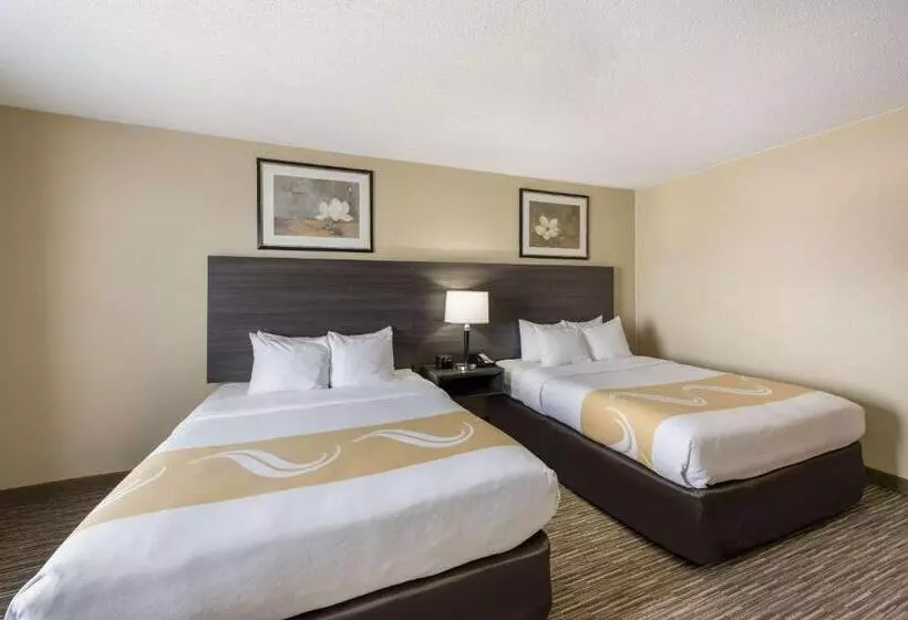 身障者適用スタンダードルーム, Quality Inn & Suites Fishkill South Near I 84