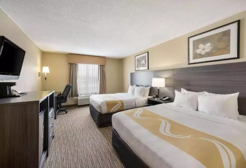 身障者適用スタンダードルーム, Quality Inn & Suites Fishkill South Near I 84