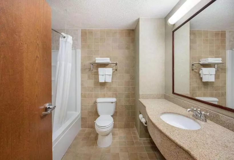 スタンダードルーム, Quality Inn & Suites Fishkill South Near I 84