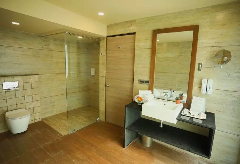 デラックスルーム, Renest Gandhidham