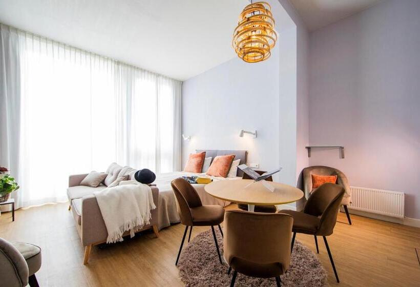 جناح جونيور, Stadsvilla Hotel Mozaic Den Haag