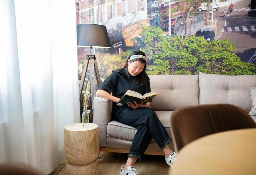 جناح جونيور, Stadsvilla Hotel Mozaic Den Haag