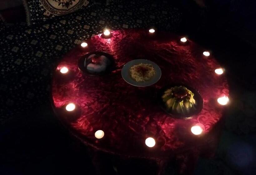 חדר דלוקס יחיד, Atlas