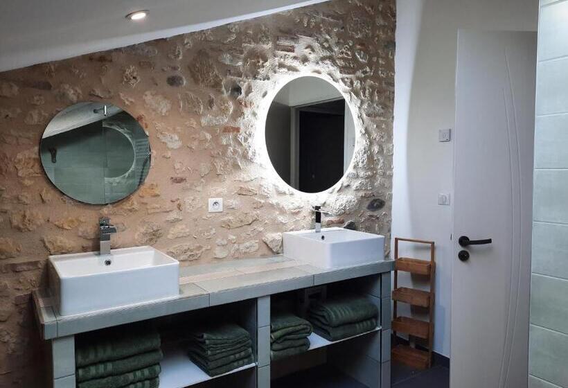 חדר משפחתי, Les Chambres De Lili