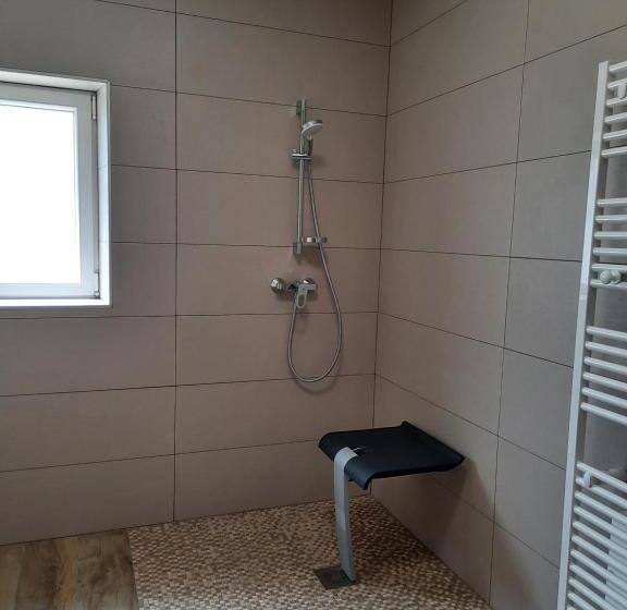 חדר סטנדרט מותאם לאדם עם מוגבלויות, Les Chambres De Lili