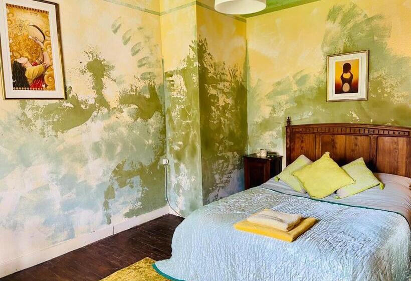 Номер Стандарт Вид на Горы, Les Contes