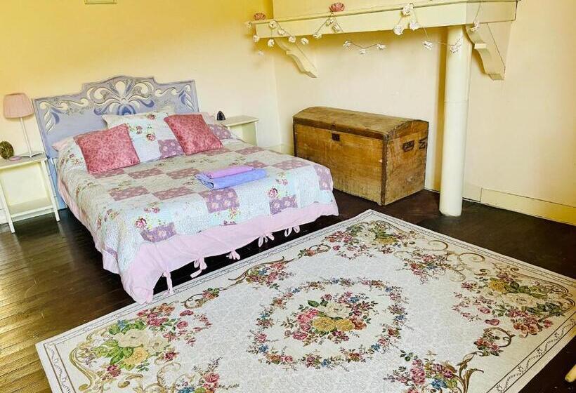 Номер Стандарт Вид на Сад, Les Contes